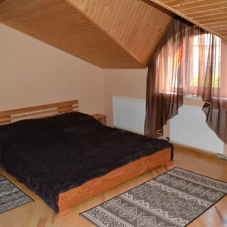 у гуцула Värdshus Mukatjeve