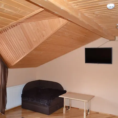 у гуцула Mukatjeve